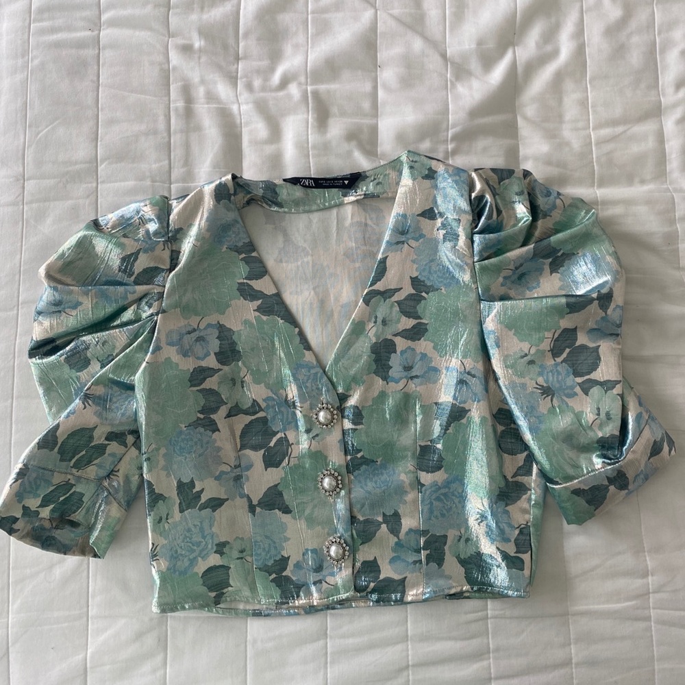 Zara crop top - embellished buttons - size S